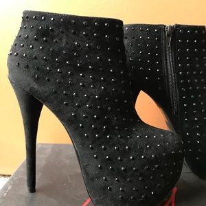 WILD PAIR BLACK STUDDED PLATFORM ANKLE BOOTS